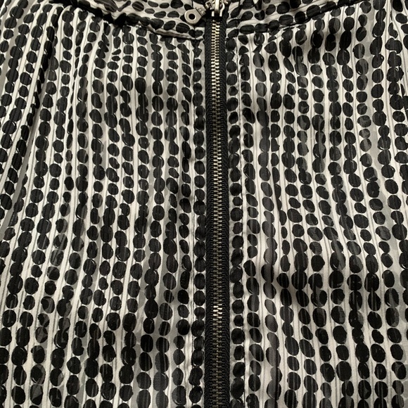 BCBG miniskirt - Picture 2 of 4